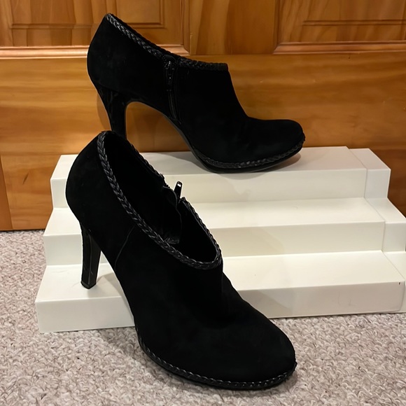 ANTONIO MELANI Shoes - Antonio Melani Dante004 Black Suede Heels